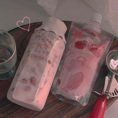 夜来幽梦忽还乡。小轩窗。正梳妆。相顾无言，惟有泪千行。