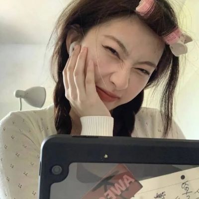 

<p>吃不了自律的苦，就得吃平庸的苦。</p> - 卡通头像 - 12