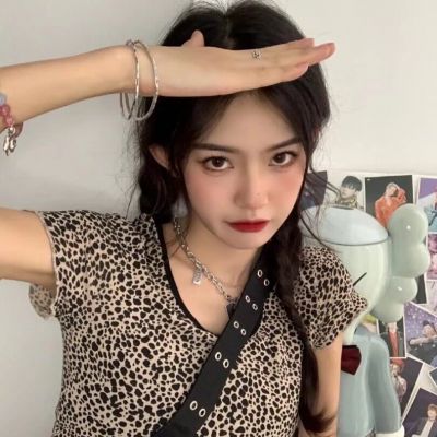 <p>年轻时我以为钱就是一切，现在老了才知道，确实如此。</p> - 卡通头像 - 12