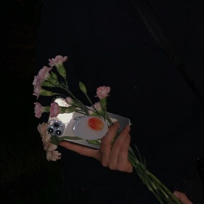 <p>他们只是想保护自己的灵魂，结果，雪穗从不以真面目示人，亮司则至今仍在黑暗的通风管中徘徊。</p>