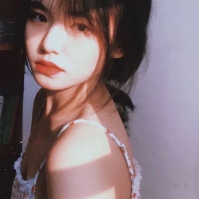 <p>她的胸是隆的，你轻点捏</p> - 卡通头像 - 11