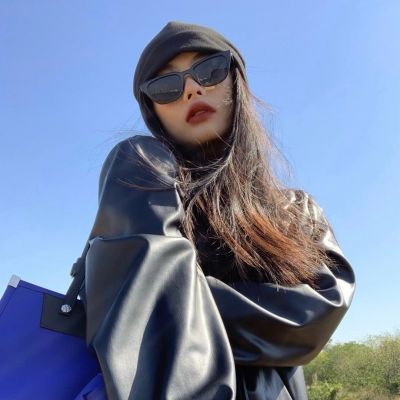 

<p>没有谁能够永远坚强下去的，每个人都会有疲累的无法站起的时候。世间的故事，就是为了这一刻而存在的哦。</p> - 卡通头像 - 12