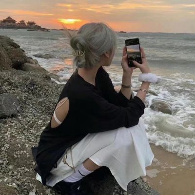 

<p>如果你饿了，打电话给我，我嚼点零食给你听。</p> - 卡通头像 - 12