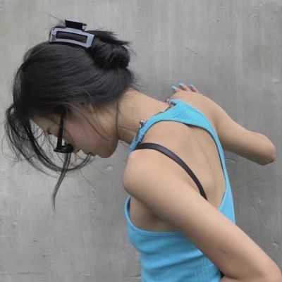 <p>幸福是回到家后敲门，而不是伸手去摸那冰冷的钥匙。</p> - 卡通头像 - 微信头像