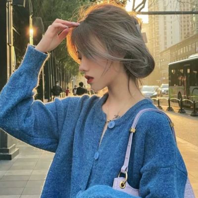 <p>挣钱就像便秘 — 老难了，花钱就像拉稀 — 憋不住。</p> - 卡通头像 - 12