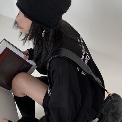 <p>毫无保护的地面，将会被风化，总有一天会被人遗忘的吧。</p> - 卡通头像 - 12