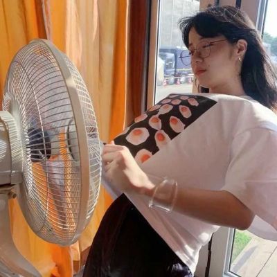 <p>未知绝不会转变成已知，因为已知又会转变成未知，那里没有终点，昨日的常识并非今日的常识。</p>
