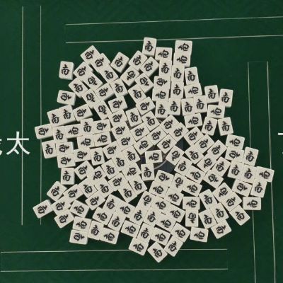 <p>我之所以，把自己吃的这么圆，就是为了不让别人看扁。</p>