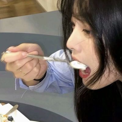 <p>黑夜给你黑色的眼睛，你却用它来翻白眼。</p> - 卡通头像 - 12