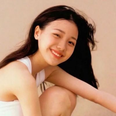 <p>挣钱就像便秘 — 老难了，花钱就像拉稀 — 憋不住。</p>