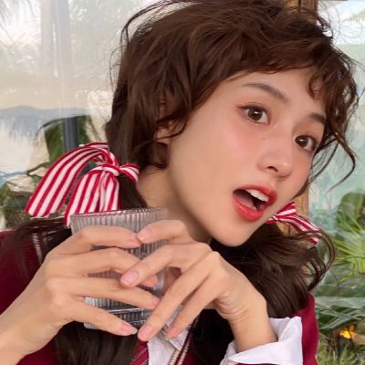 

<p>你吃过最甜的是糖，吃过最苦的，是她的喜糖。</p>