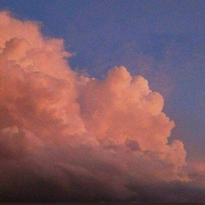 江流天地外，山色有无中。