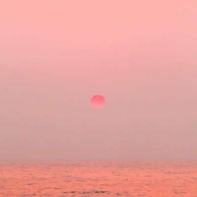 <p>我们在年少时并不知道，有些乐章一旦开始，唱的就是曲终人散。</p>