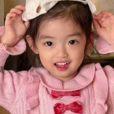 <p>两只小蜜蜂飞在花丛中，飞的高的对低的说，你个low bee。</p> - 卡通头像 - 12