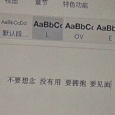 淅淅沥沥的雨，即便能填满路上的水坑，也填不满心中的空洞。