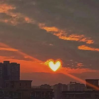 心急火燎地想要长大，明明还是个小鬼。
