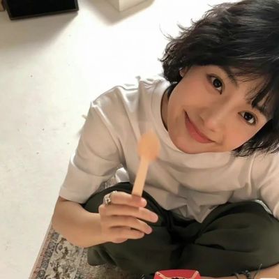 <p>所谓放假——家里遭嫌，出门没钱，每天特闲。</p> - 卡通头像 - 11