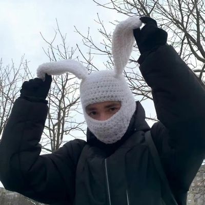 <p>如果你前女友和现女友同时掉水里了，那么请问……我能做你女朋友吗？</p>