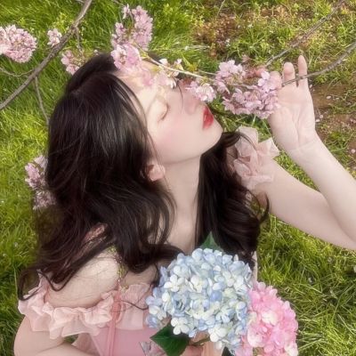 <p>我明明是个老师，病毒把我变成主播。</p>