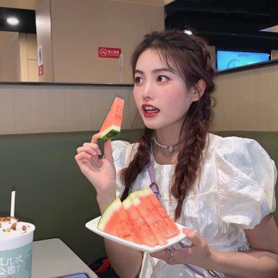 <p>每个故事都是合理的。主角演完完整的故事，配角在片段里充当过客。</p> - 卡通头像 - 12