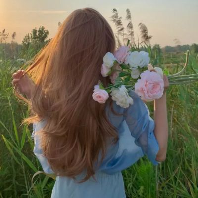 <p>生活中的万事万物，无不可以吸收教益，无不可以成文，只要“求思之深而无不在”，定能有所得益</p> - 卡通头像 - 微信头像