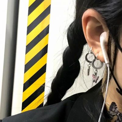 <p>时间就是金钱，我们要视金钱为粪土，所以时间就是粪土。</p> - 卡通头像 - 12