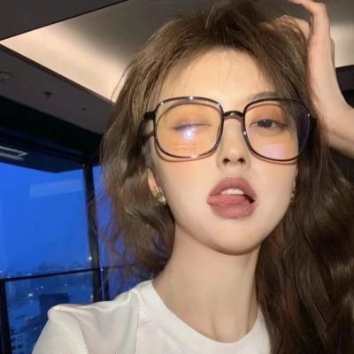 <p>哭也不会改变什么，这个世界从来不会对任何人温柔。——黑执事</p> - 卡通头像 - 12