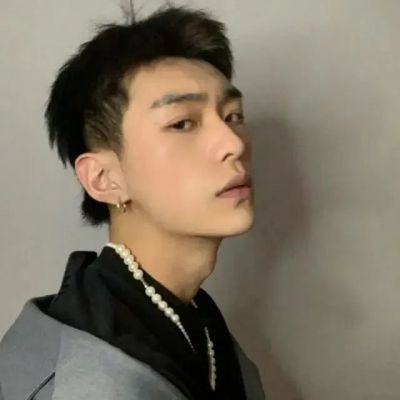 <p>第一次做人，没经验，所以活成这个狗样子。</p>