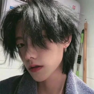 
<p>就像罐装饮料自动售货机，你投入钱它就会为你解渴，可是你不往里面头钱它就什么也不会提供给你靠钱是买不了人的心灵的。</p>