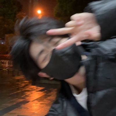 <p>认识你之前，我的世界是黑白的，认识你之后都变黄了</p>