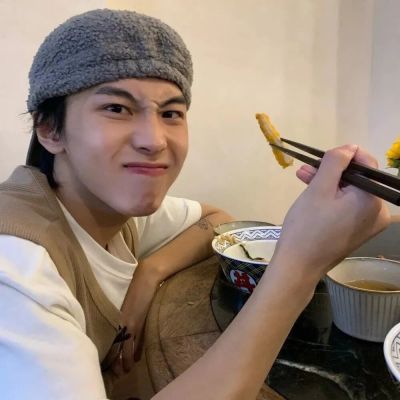 我们在青春里遇见，写下纯白的誓言，在夏天来临之前。
