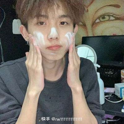 我觉得我们可以成为朋友，因为，我们截然相反啊。