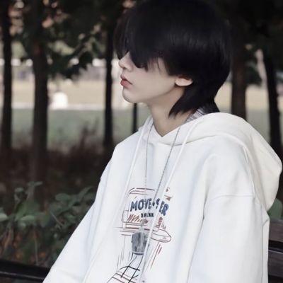 <p>熬夜时多喝菊花茶，因为，猝死的时候会香一点。</p>