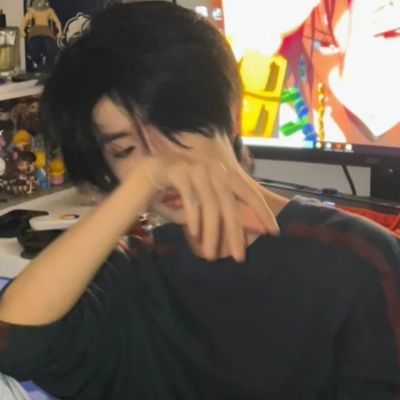 <p>没钱才上班还是上班才没钱，我不明白哪个环节出了问题，难道有中间商赚差价？</p>