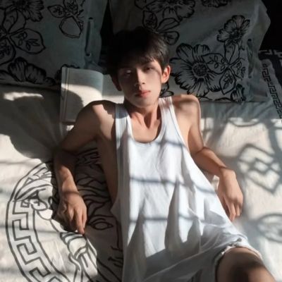 <p>绵长而又不甘，细碎的絮语，是在泣涕那抽丝剥茧的绝望么？</p>