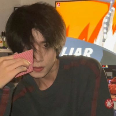 <p>假期如此多娇，引我床上躺断了腰。</p>