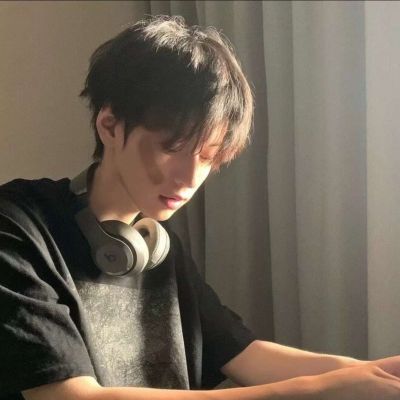 <p>就像罐装饮料自动售货机，你投入钱它就会为你解渴，可是你不往里面头钱它就什么也不会提供给你靠钱是买不了人的心灵的。</p>