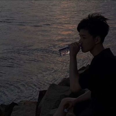 <p>我之所以，把自己吃的这么圆，就是为了不让别人看扁。</p>