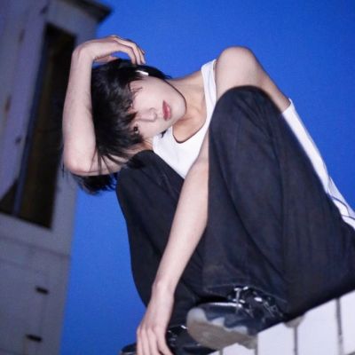 <p>被抓到的小鸟，只要够聪明，就会用自己的嘴打开鸟笼的门。因为它们还没有放弃，想要自由得翱翔在空中的希望。</p>