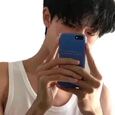 <p>我知道岁月会磨平我的棱角，但没想到，是把我按在地上摩擦。</p>