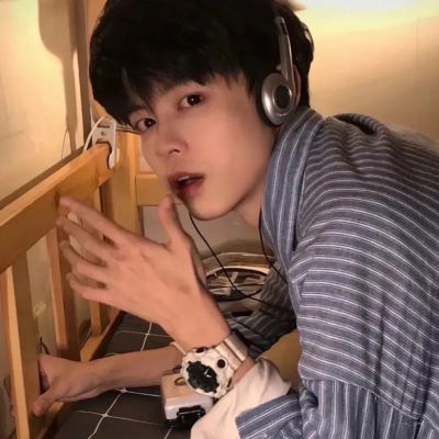 <p>上台阶尽管费力，却一步比一步高</p>