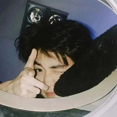 <p>想做你的太阳，高兴的时候温暖你，不高兴的时候晒死你。</p>