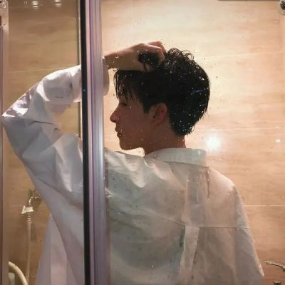 <p>每天都要有充足的睡眠，不然你的手机，连个休息时间都没有。</p>