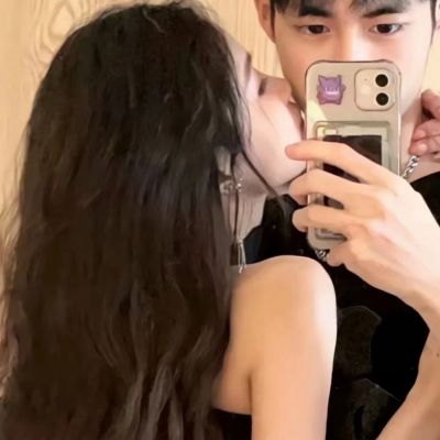 <p>喜欢你显得太随便说爱你又太庸俗除了睡你别的都太傻逼</p>