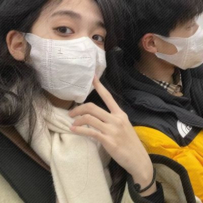 <p>仿佛叶公好龙一般。隔岸观火地单恋着。</p>