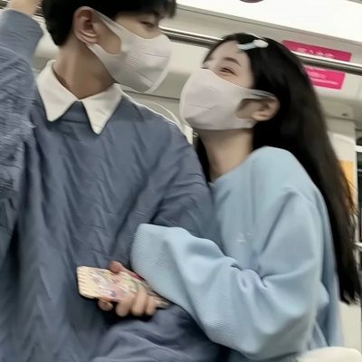 一人撑伞一人行，从此城西无烟雨。