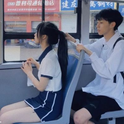 <p>回你的消息，只是为了，合法合理的发朋友圈。</p>
