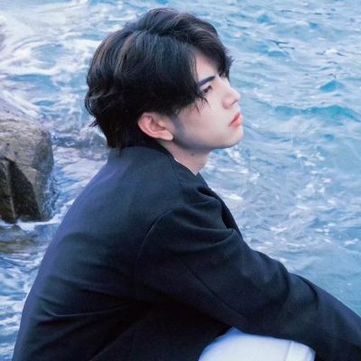 <p>2020年，连20都成双成对，而你却还在单身。</p> - 男生头像 - 2