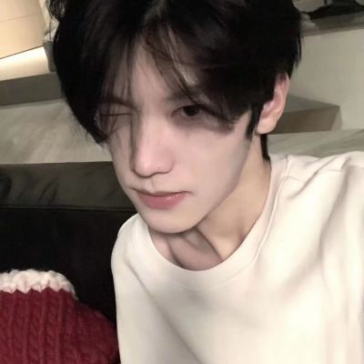 <p>白雪公主诠释了，七个小屌丝对她再好，也不及高富帅的一个吻。</p>