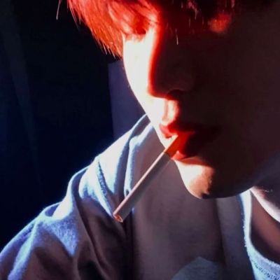 <p>以前晚上出门怕见到鬼，现在白天出门怕见到人。</p>